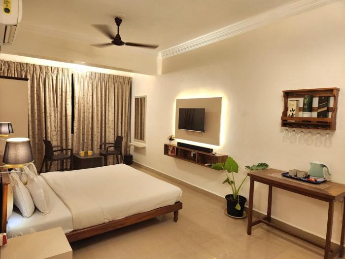 Vagator Beachside Apartment with Pool by Welkin Stays