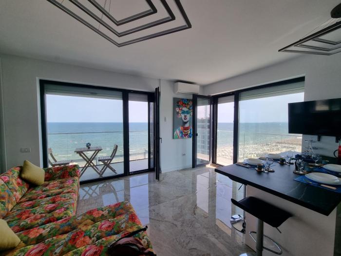 Queen Of the Sea- Endless Summer Mamaia Nord Apartaments