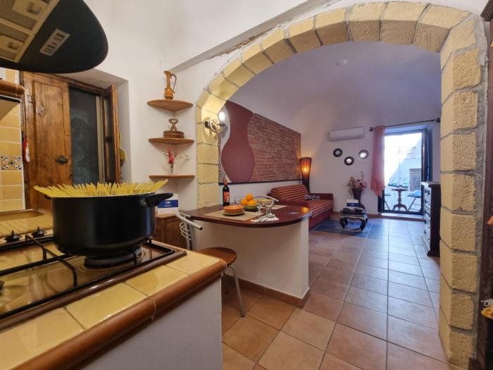 Theos House by Holiday World