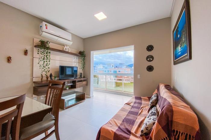 Espaçoso Apt com 3 Quartos na Praia de Palmas 0322