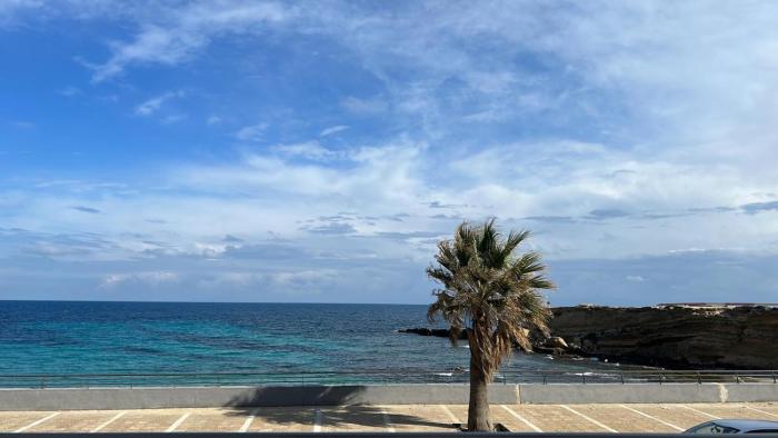 Duplex vue sur la mer 15 minutes aeroport climatise