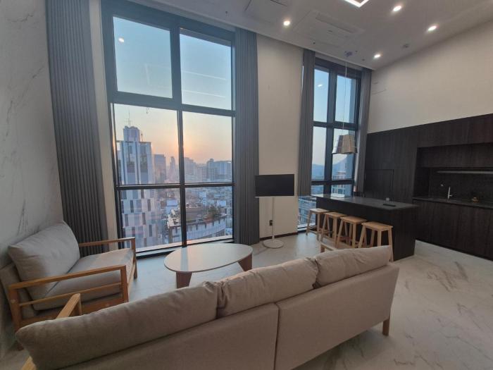 House with the best view new building, in the heart of Seoul, Dongdaemun History & Culture Park Station