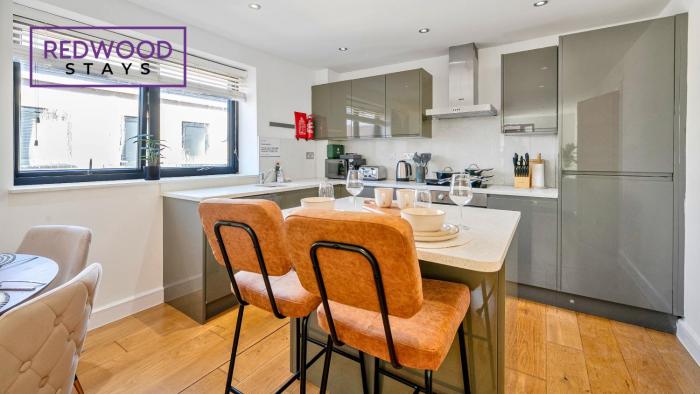 Quality Serviced Apartments in Camberley Town Centre, Free WiFi By Redwood Stays