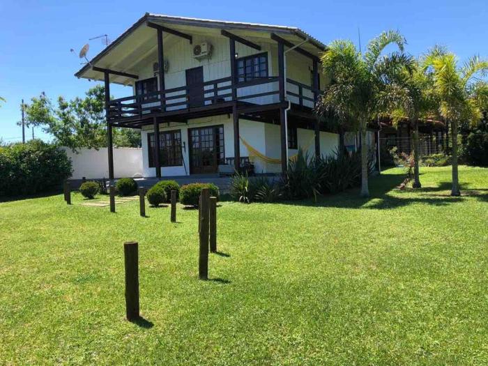 Nossa casa com muito verde no Rosa