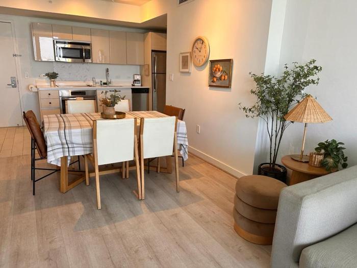 Miami Beach 1B 1B w Kitchen and Beach Service