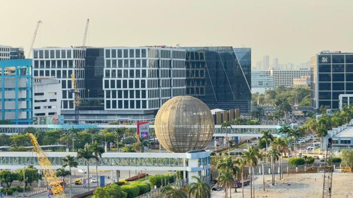 Monarch Parksuites Balmoral Place Unit 1616