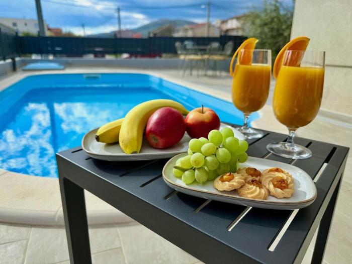 Moonlight Luxury Apartment with Private Pool