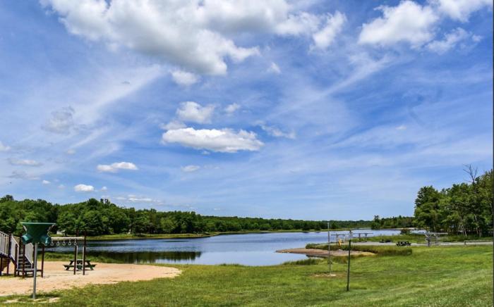 Poconos Chalet Hot Tub, Game Room, Sleeps 10