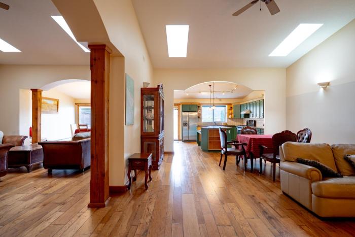 Fort Wine Manor, Entire Private Estate Home
