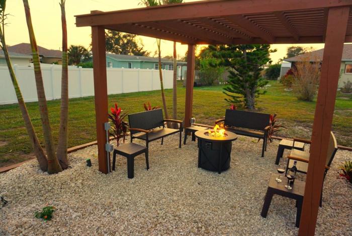 Close To Beach! 3 Bedroom 2 Bath