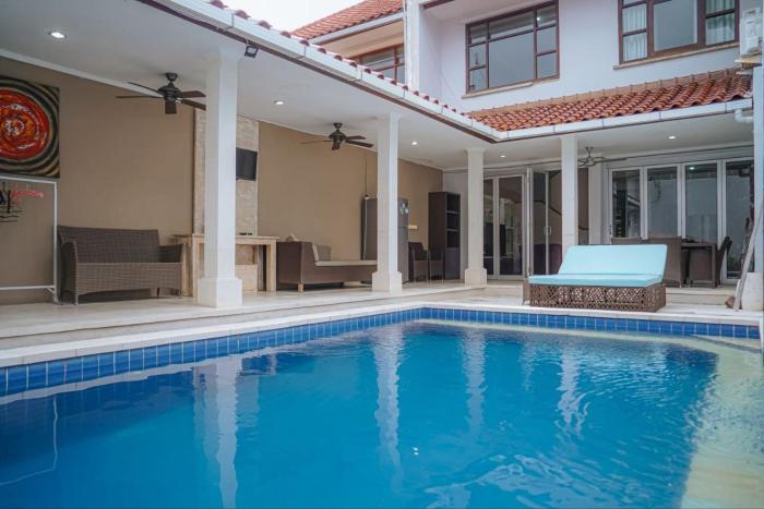 5 bedroom villa in kuta with 2 swimingpool