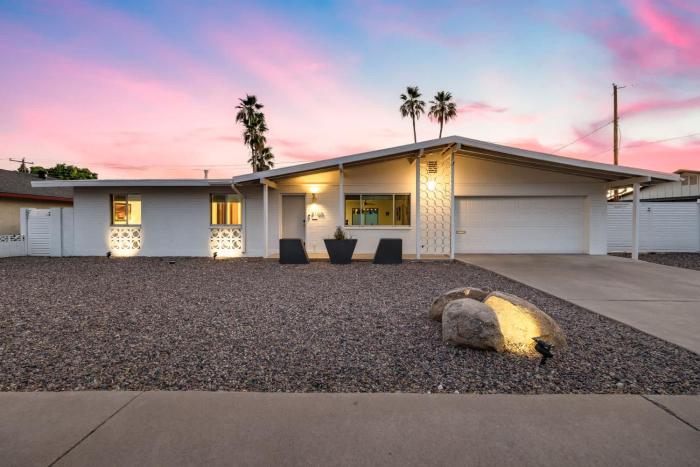 Desert Mirage Home -Retro Chic with Pool Grille & Bocce