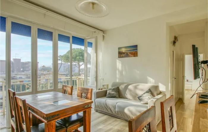 Modern apartment in Lido di Pomposa, 50 m² with balcony.