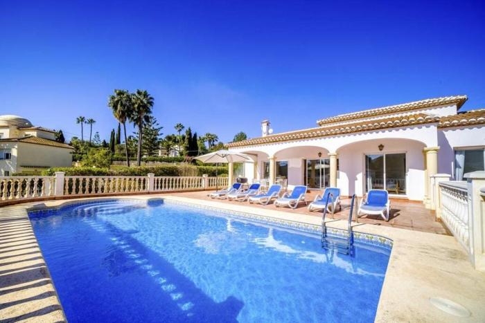 La Gavina - Spacious 5-Bedroom Villa with Private Pool in Javea