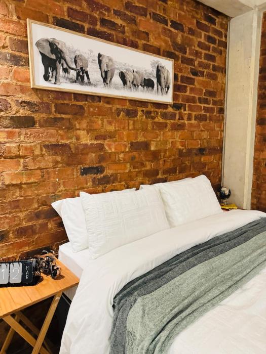 The Nook at Maboneng -24hr security, WiFi, cozy home