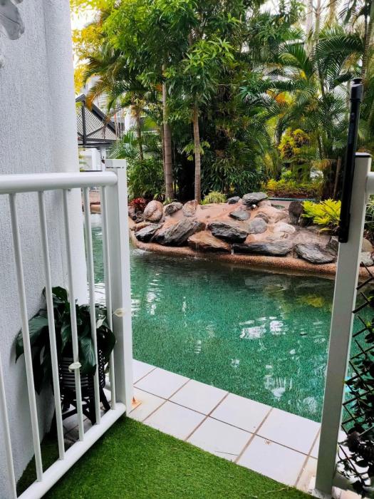 Cairns Poolside Apartment