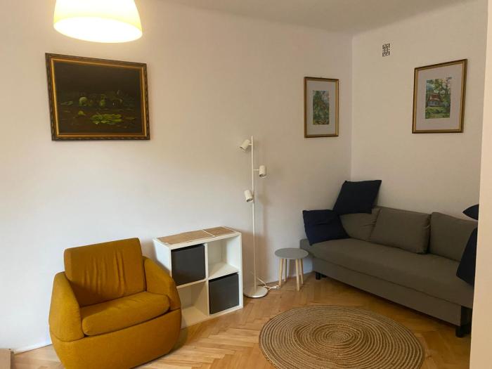 Newly redone studio in green Zoliborz