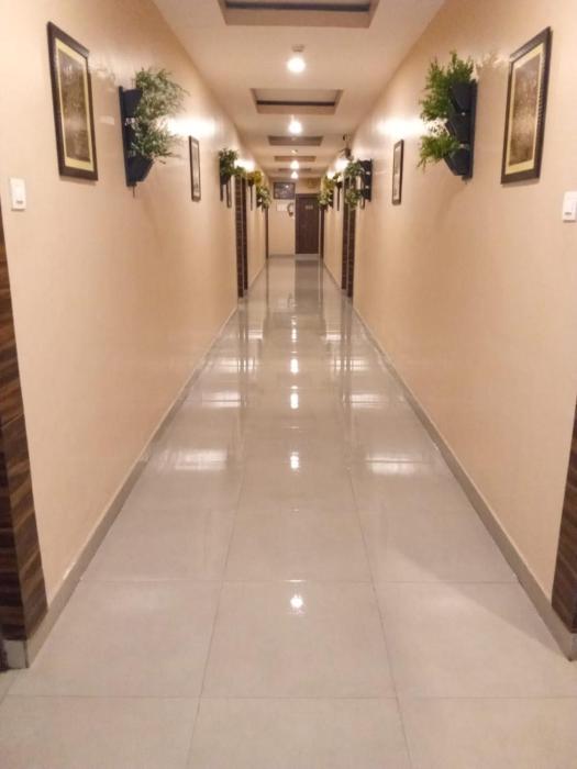 Hotel S R