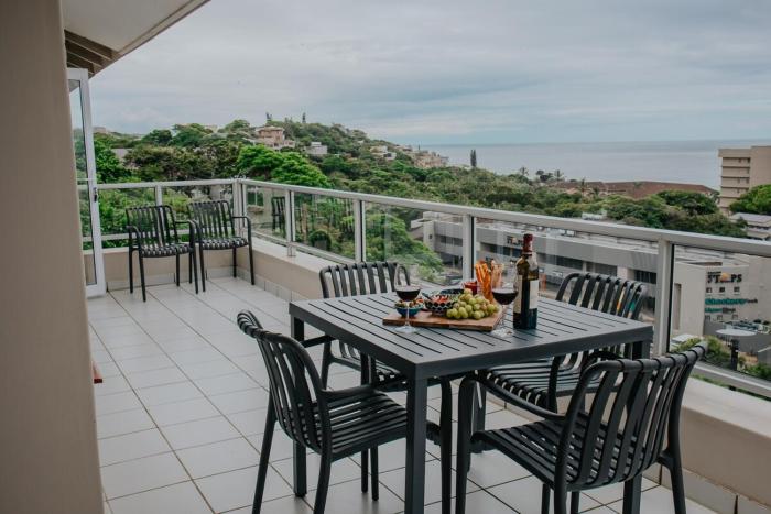 Ballito Vista - Stunning Seaview - Walk to Beach - 3 Bedroom