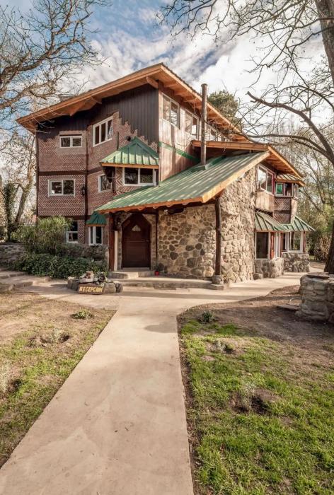 HOSTEL CASA C Alojamiento, Coworking y Centro Cultural