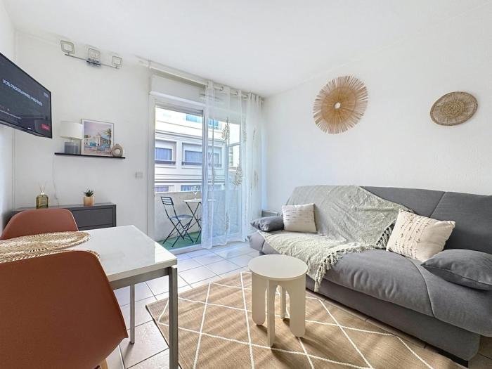 Studio calme avec balcon proche du port de Nice