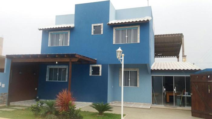 Casa com piscina entre o mar e a lagoa