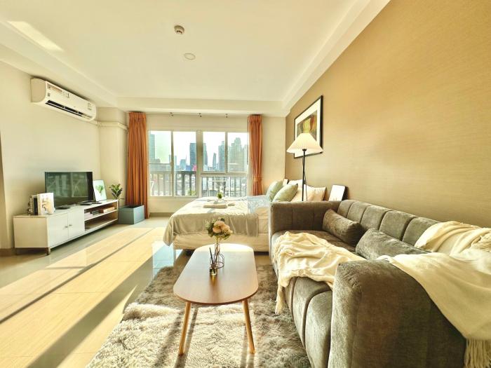 Studio with view near Ekkamai