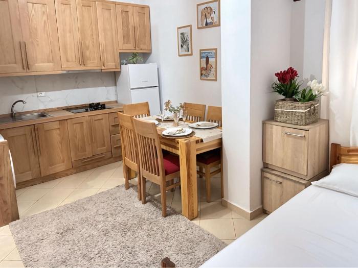 Beach Family House & Free Parking Golem, Durres