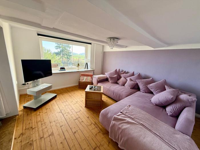 3 Ferienwohnung in 1 Haus mit großem Esstisch und Wohnzimmer