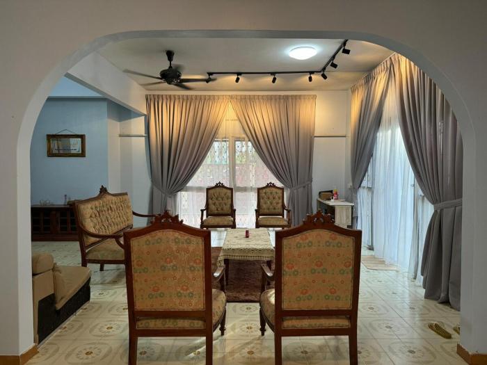 Azak Residence Homestay