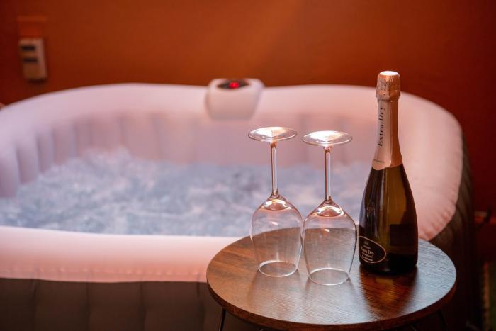 Welcoming Vatican Garden Home - with Hot Hub