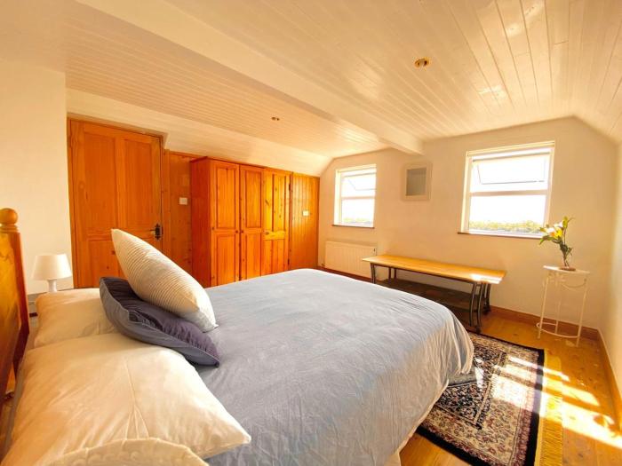 BallyV House: Private Double Room with en-suite bathroom, breakfast, near Cliffs of Moher