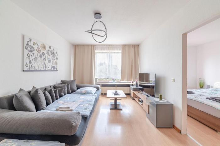 Schöne, möblierte Wohnung mit Balkon und Tiefgarage