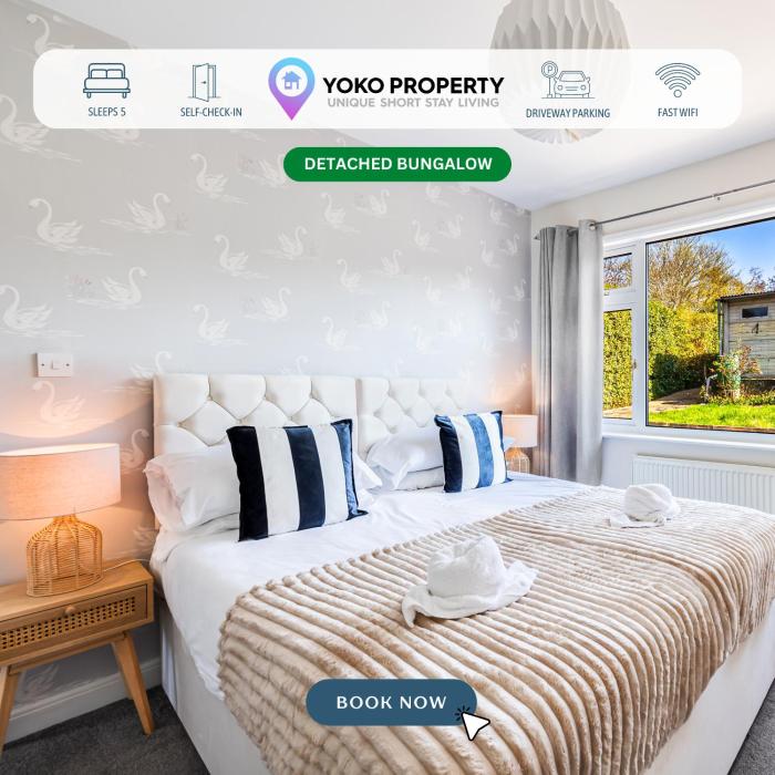 Charming Detached Bungalow - Close to Town Centre - Driveway Parking, Self-Check-In, Fast WiFi and Garden by Yoko Property