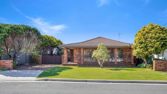 E Retreat by the Bay by HolidayCo