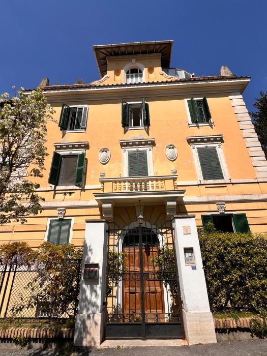 Gianicolo Hill Apartment