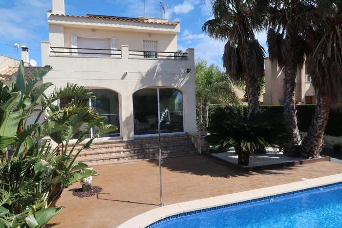 Beautiful Villa With Private Pool And Barbecue