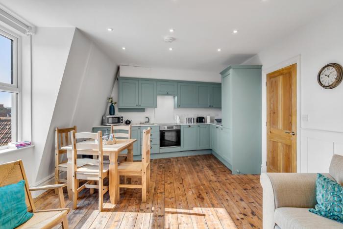 Modern 2 Bed Cromer Apartment, Sea Views, Wi-Fi, 2 Min to Beach