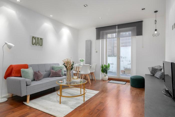 Near Highbury Islington Station with Private Garden