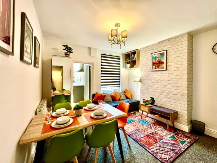 Spacious Stay for 8 Work Trips or Breaks Parking