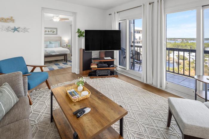 Pinnacle Port Penthouse 15