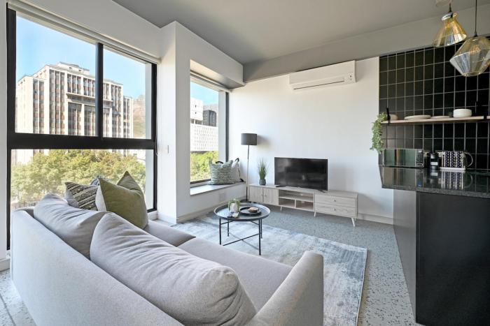 KIRA - 1BR Urban Oasis with Views & Rooftop Pool