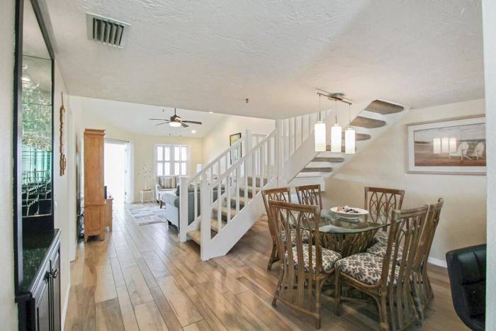Spacious 3BR Siesta Key condo with private beach access