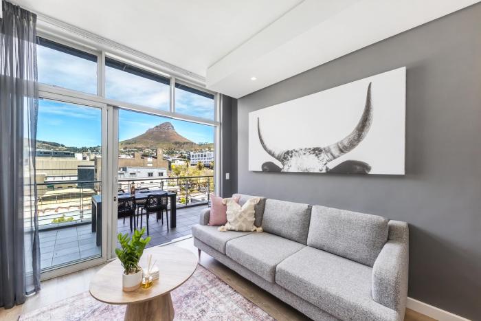 Central 1 Bed apt with Balcony & Pool TheSentinel