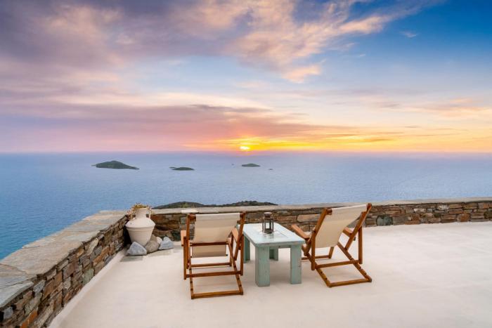"GOLDEN SUNSET VILLA" 3-BDR, Breathtaking Views