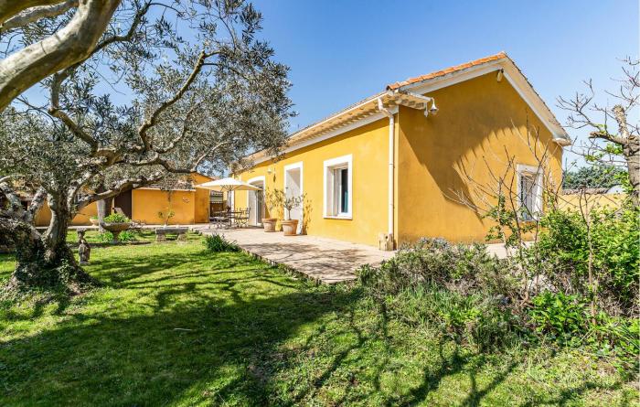 2 Bedroom Amazing Home In Noves