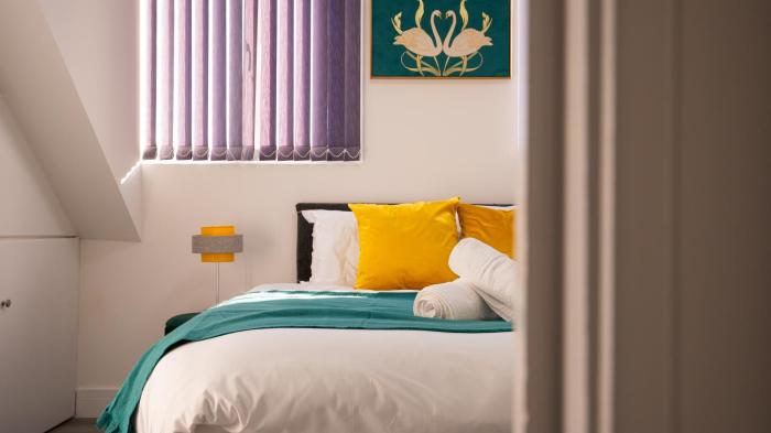 Prestige Stays Cardiff Modern 2-Bedroom Duplex Apartment near City Centre Wi-Fi & Lockbox Check-In