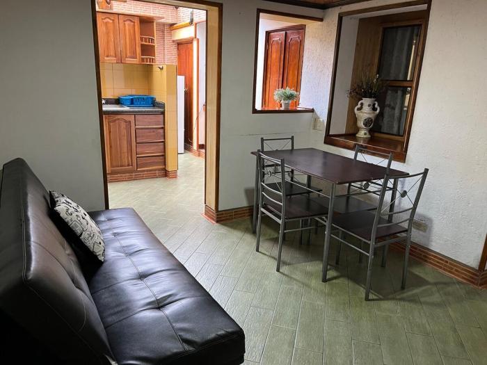 Casa cerca del CC Titán con seguridad Privada