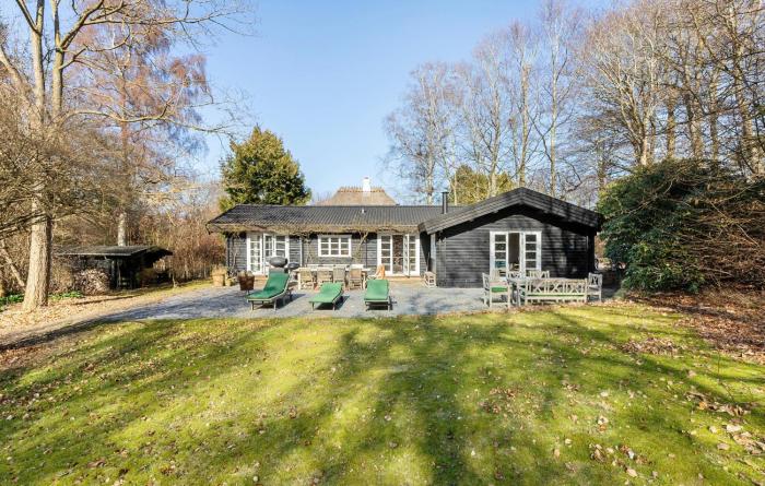 Lovely Home In Tisvildeleje With Sauna