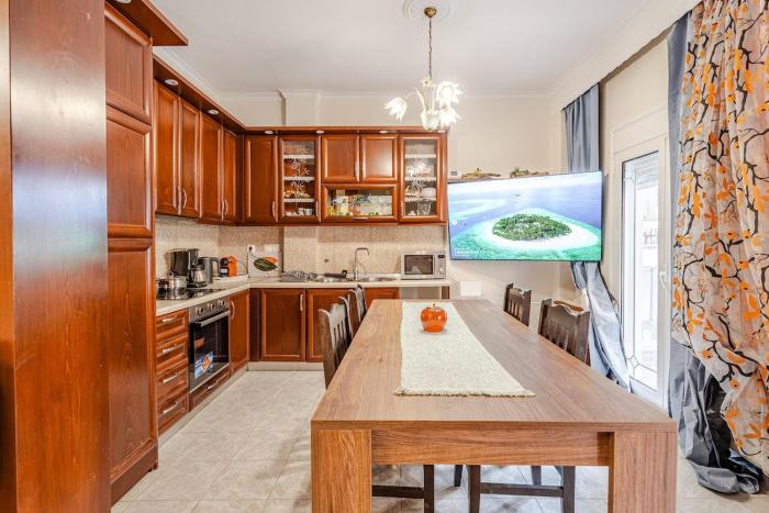 Fully equipped and Family-friendly with 4k NETFLIX at Thessaloniki Center